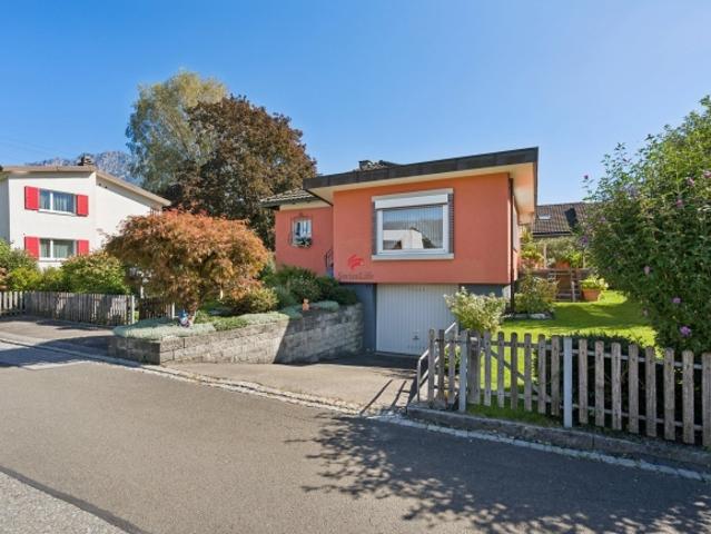 Gepflegtes Einfamilienhaus mit schönem Garten