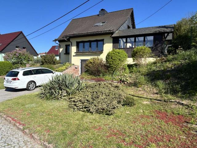 Gepflegtes Einfamilienhaus mit Swimmingpool  Sauna  Kamin und Wintergarten in Rothenschirmbach