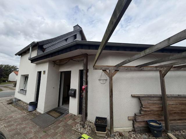 Gepflegtes Einfamilienhaus mit Teilneubau, Solarthermie und Carport in Hönnersum