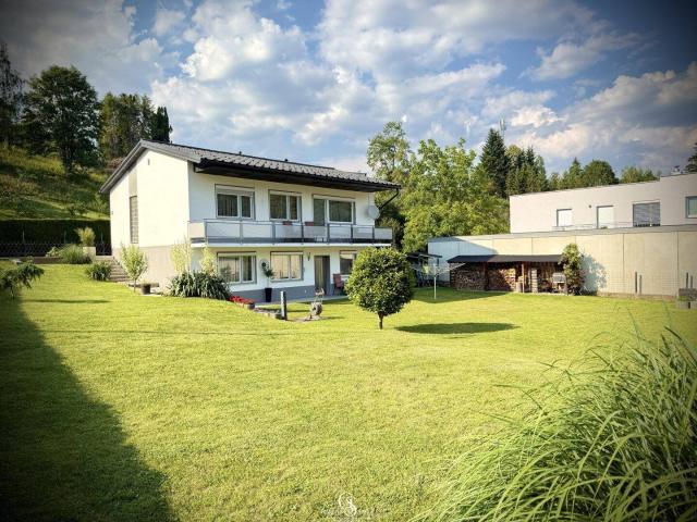 Gepflegtes Einfamilienhaus mit traumhaftem Garten in idyllischer Wohnlage