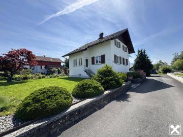 Gepflegtes Einfamilienhaus mit viel Grünfläche