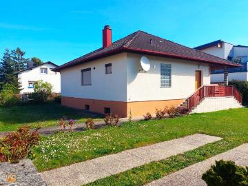 Haus zum Verkauf in 2542 - Garten, Keller