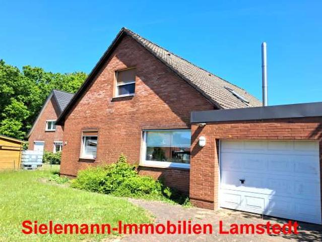 Gepflegtes Einfamilienwohnhaus, Garage, Teilkeller, Kaminofen