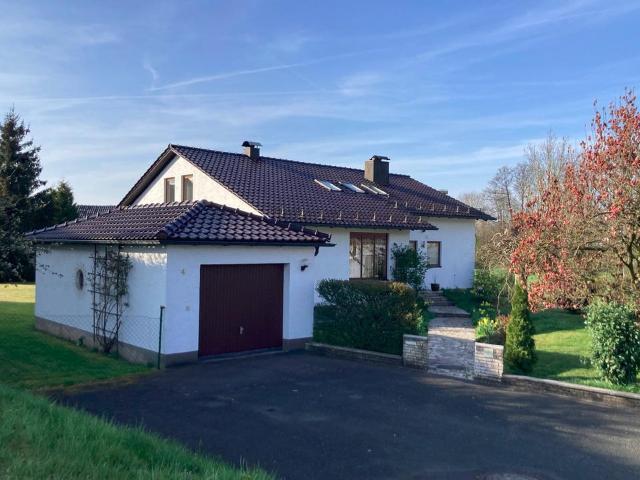 Gepflegtes Einfamilienwohnhaus mit großem Grundstück