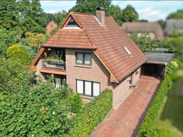 Gepflegtes Familienhaus mit Carport und Teilkeller in begehrter und ruhiger Lage von Wardenburg