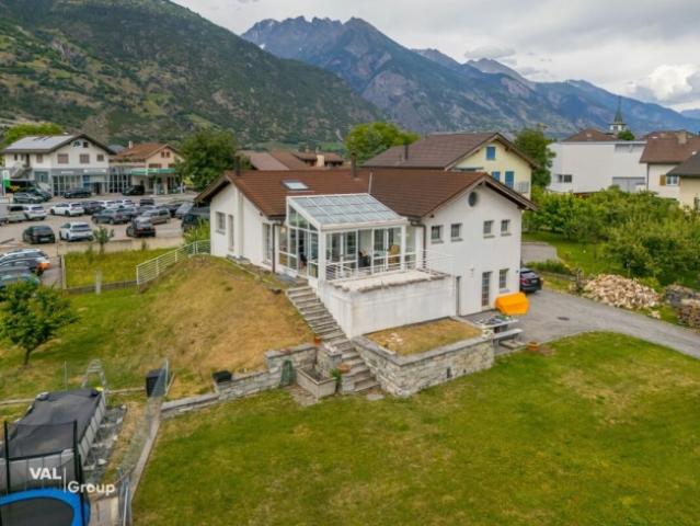 Gepflegtes Familienhaus mit Bergsicht und Wintergarten