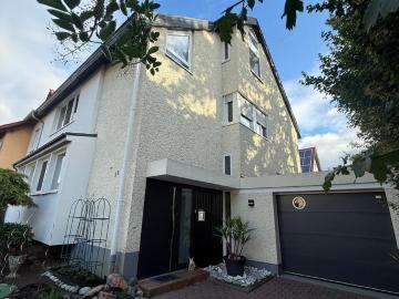 Gepflegtes Familienhaus mit Kamin, Sauna & Traumgarten in Altrip