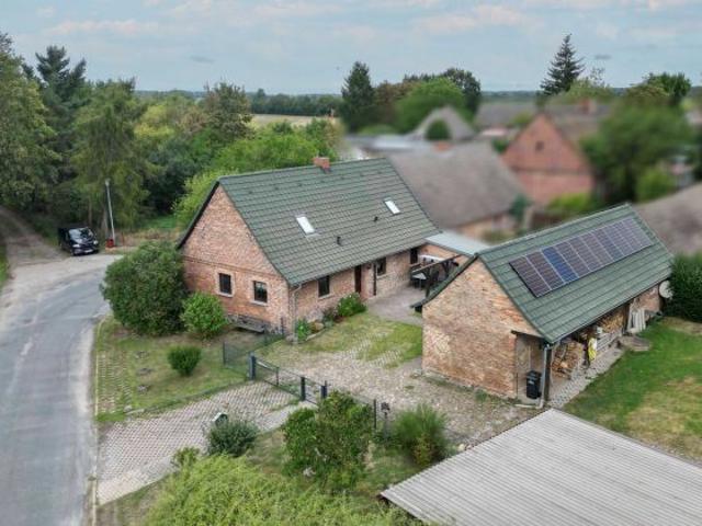 Gepflegtes Familienhaus mit moderner Energietechnik, PV Anlage & Nebengelass