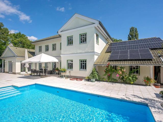 Gepflegtes Familienrefugium mit Pool, großem Garten und viel Platz