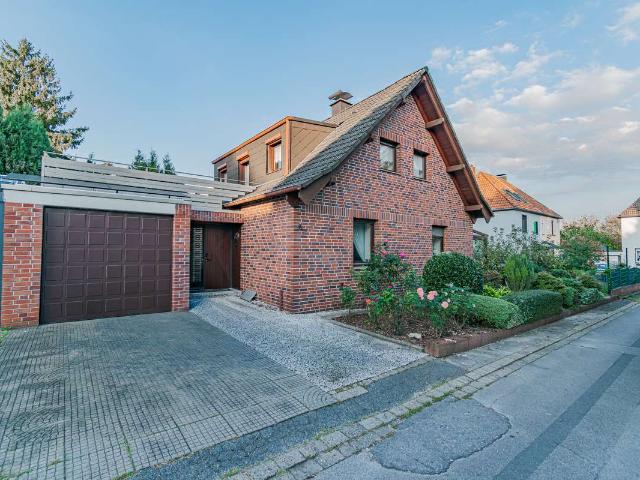 Gepflegtes, freistehendes Einfamilienhaus mit Sauna, Kamin & viel Potenzial für Ihre Ideen