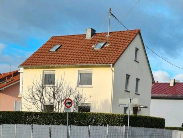 Gepflegtes freistehendes Zweifamilienhaus in Wiesbaden Nordenstad
