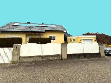 Preisreduktion! Gepflegtes großes Einfamilienhaus mit überdachtem Pool!