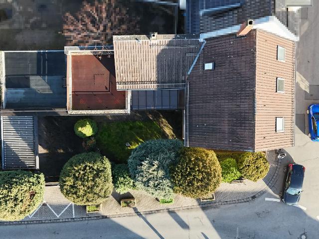 Gepflegtes, großes eventuell Mehrgenerationenhaus