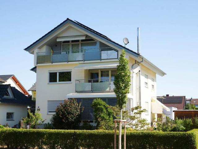 Gepflegtes, helles Zweifamilienhaus in ruhiger Lage