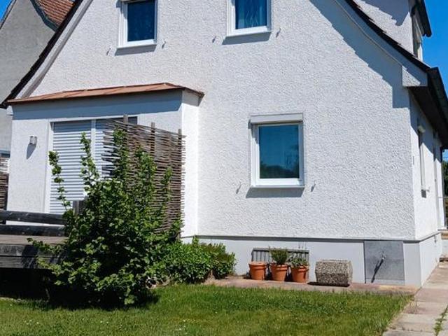 Gepflegtes kleines Haus mit Garten