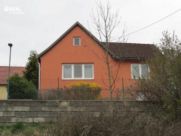 Gepflegtes Landhaus mit Carport, Nebengebäude, Garten und uneinsehbarem Innenhof