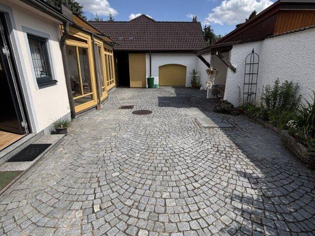 Gepflegtes Landhaus mit Pool und Nebengebäude bei Vitis