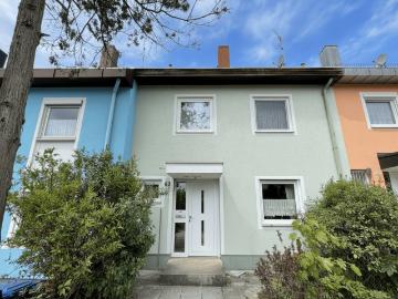 Gepflegtes Reihenmittelhaus mit ausgebautem Dachgeschoss in Fürth Burgfarrnbach