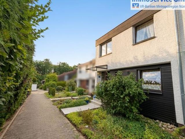 Gepflegtes Reihenmittelhaus mit Garten und Garage in ruhiger Wohnlage