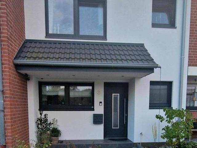 Gepflegtes Reihenmittelhaus mit Garten und Garage