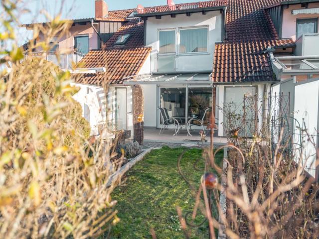 Gepflegtes Reihenmittelhaus mit Garten, Garage & Sauna – Neumarkt i.d.OPf
