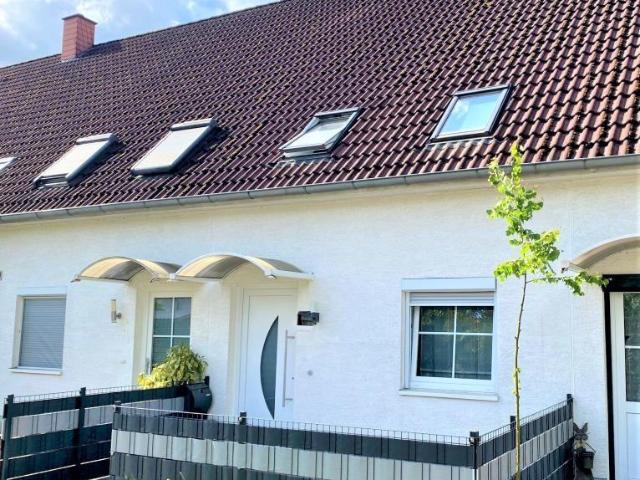 Gepflegtes Reihenmittelhaus mit Stellplatz und Wintergarten in guter Lage in Huchting