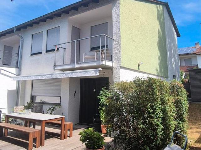 Gepflegtes Reihenendhaus mit Sauna, Terrasse und Einzelgarage