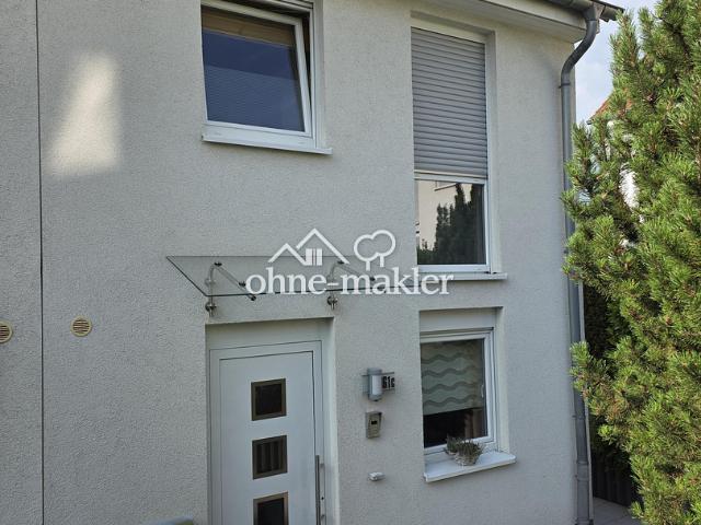 Gepflegtes Reihenendhaus mit schönem Garten, überdachter Terrasse, Kamin und Carport