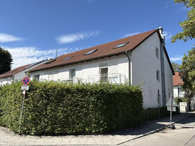 Gepflegtes Reihenendhaus mit 2 TG Stellplätzen in Unterföhring, sofort frei