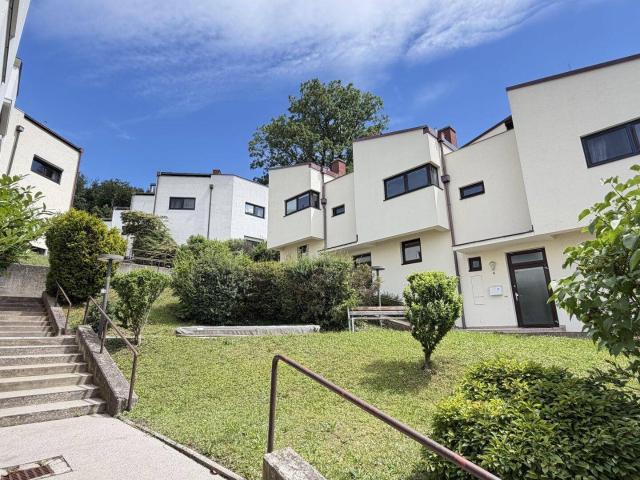Gepflegtes Reihenhaus mit Dachterrasse, Eigengarten und Garage, in zentrumsnaher Purkersdorfer Bestlage !