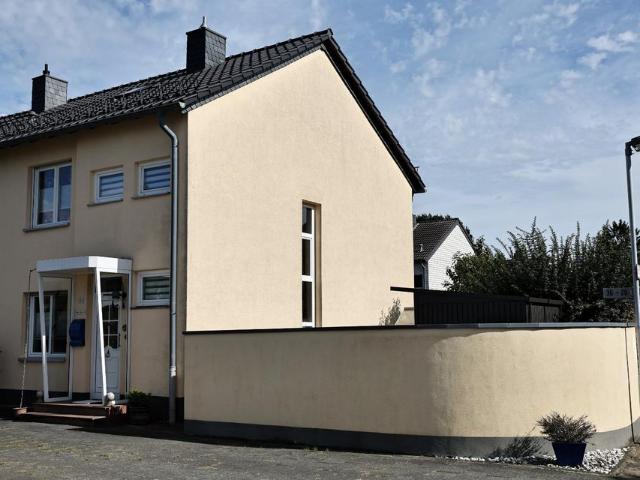 Gepflegtes Reihenhaus mit Garten und 4 Pkw Stellplätzen