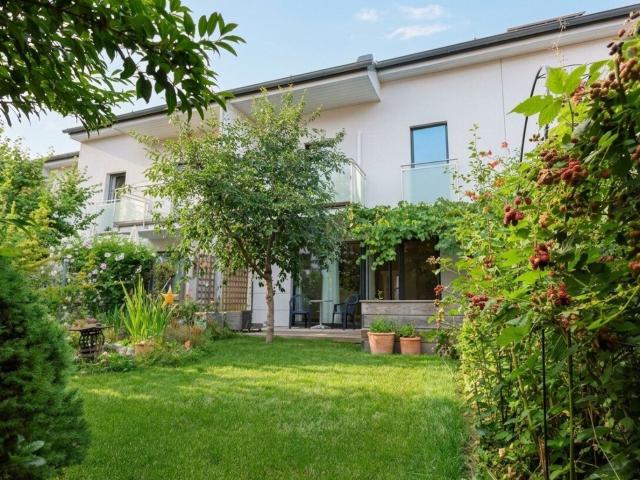 Gepflegtes Reihenhaus mit Garten und Carport zu Mieten