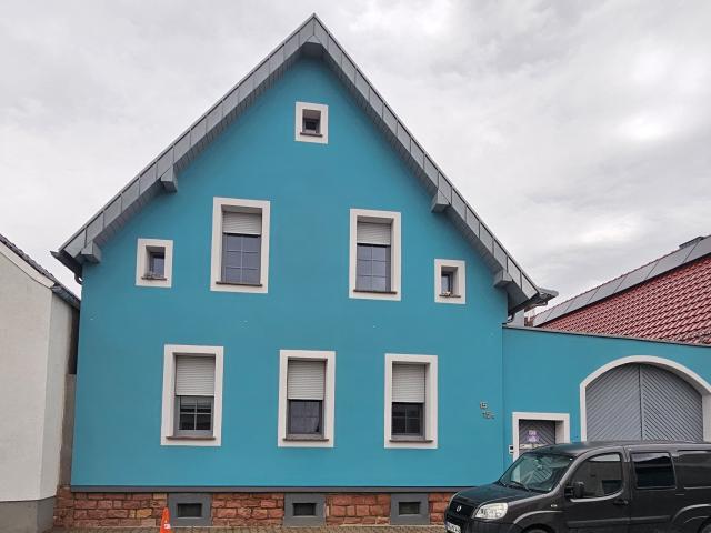 ~~ GEPFLEGTES SANIERTES EINFAMILIENHAUS MIT BALKON, STELLPLATZ, INNENHOF UND NEBENGEBÄUDE ~~
