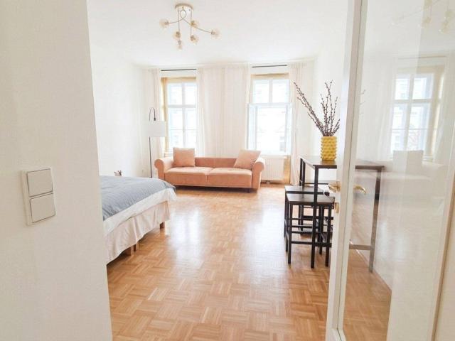 Gepflegtes Schmuckstück Top Altbau U4 Nähe