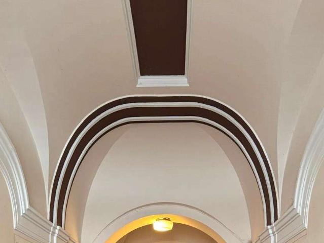 gepflegtes Wohn und Geschäftshaus mit Balkonen