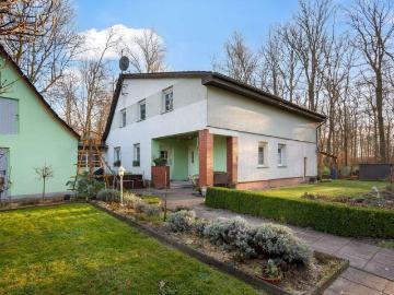 Gepflegtes Wohnhaus mit Einliegerwohnung in idyllischer Waldrandlage