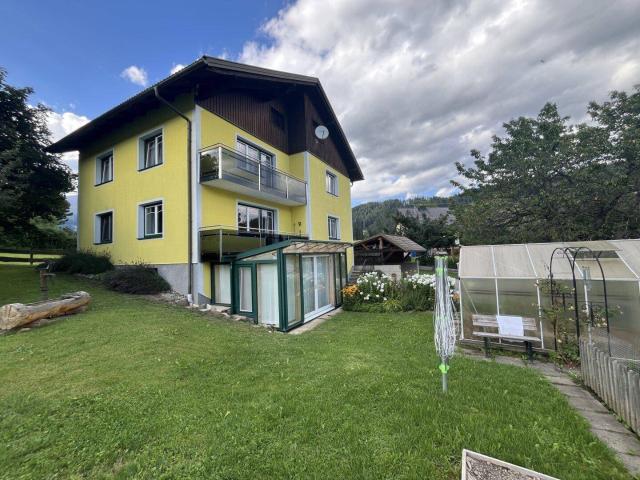 Gepflegtes Wohnhaus mit großzügigem Grundstück, Wintergarten, Doppel Carport und moderner Haustechnik