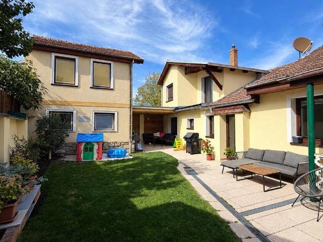 Gepflegtes Wohnhaus in Retz mit uneinsehbarem Innengarten & Gewölbekeller