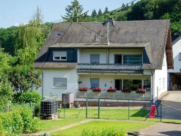 Gepflegtes Zweifamilienhaus