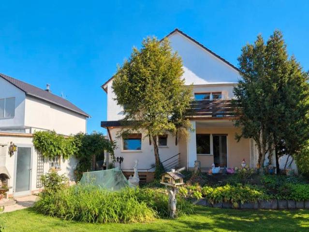 Gepflegtes Zweifamilienhaus Mehrgenerationenhaus in Top Lage !