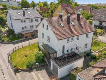 Gepflegtes Zweifamilienhaus mit Ausbaupotenzial