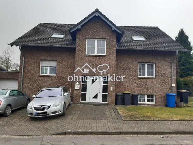 Gepflegtes Zweifamilienhaus mit freier Dachgeschosswohnung, großem Südgarten und Garage