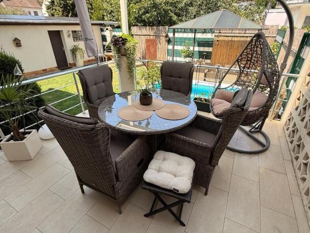 Gepflegtes Zweifamilienhaus mit Garten und Photovoltaikanlage
