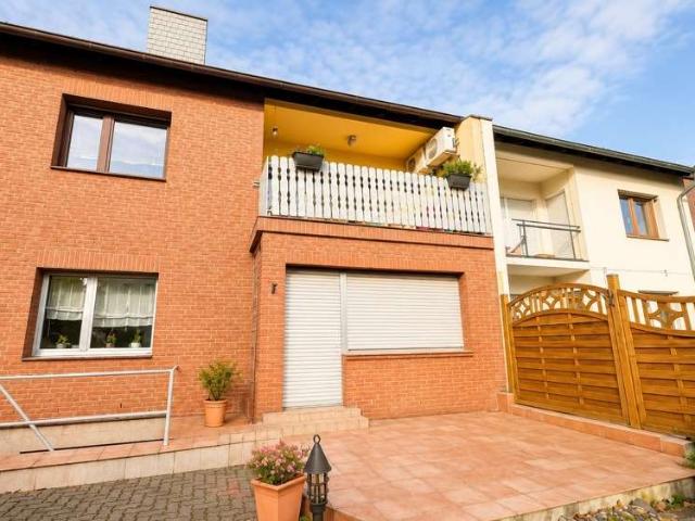Gepflegtes Zweifamilienhaus mit großem Garten + Photovoltaikanlage in ruhiger Zentrumslage Monheims