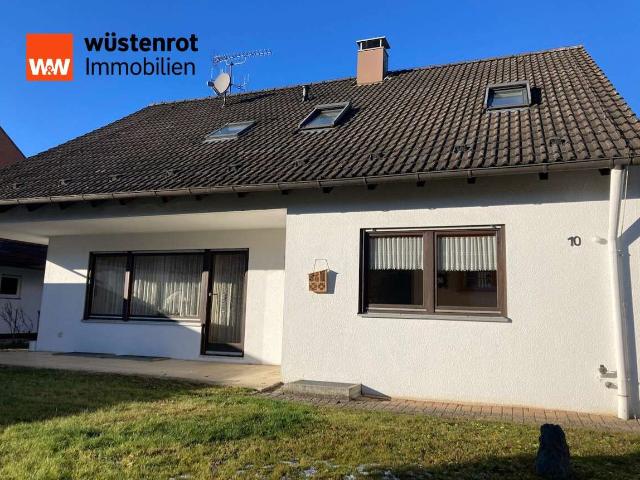Gepflegtes Zweifamilienhaus mit großzügigem Grundstück, Terrasse, Balkon und Garage in Mutlangen