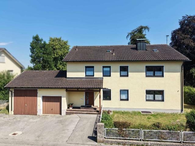 Gepflegtes Zweifamilienhaus mit zwei vermieteten Wohneinheiten
