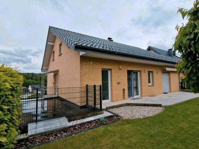 Gepflegtes Zweifamilienhaus mit 2 separaten WE & Ausbaupotenzial