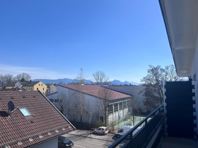 Gepflegtes 1 Zimmer Penthouse Apartement mit großem Balkon in Rosenheim Anfragen nur per Mail