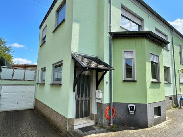 Gepflegtes 2 Familienhaus mit Garten + Garage, teilsaniert