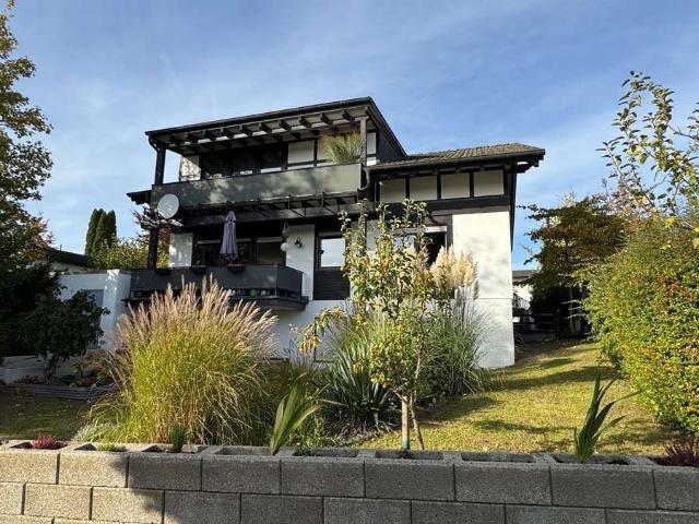 GEPFLEGTES 2 FAMILIENHAUS MIT GARAGE